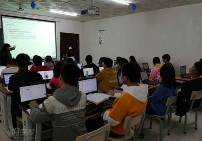 長(zhǎng)沙IT高起點(diǎn)軟件開(kāi)發(fā)全日制就業(yè)班 以教學(xué)軟件開(kāi)發(fā)為導(dǎo)向的沉浸式人才培養(yǎng)